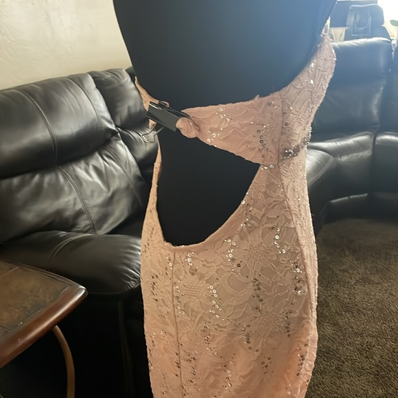 Gorgeous Peach color prom dress. - Picture 8 of 14